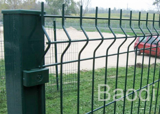 ПВК слабой стали покрыл ржавчину изогнутую загородкой панели ячеистой сети анти-/корозию