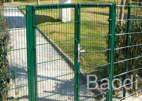 Панель ячеистой сети сада зеленой пластиковой согнутая загородкой с воротами 4 до датчик 11