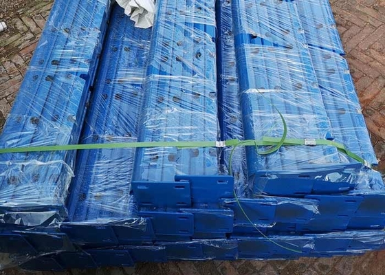 Голубой Pvc загородки ячеистой сети квадрата цвета 50x200mm покрыл с квадратным столбом